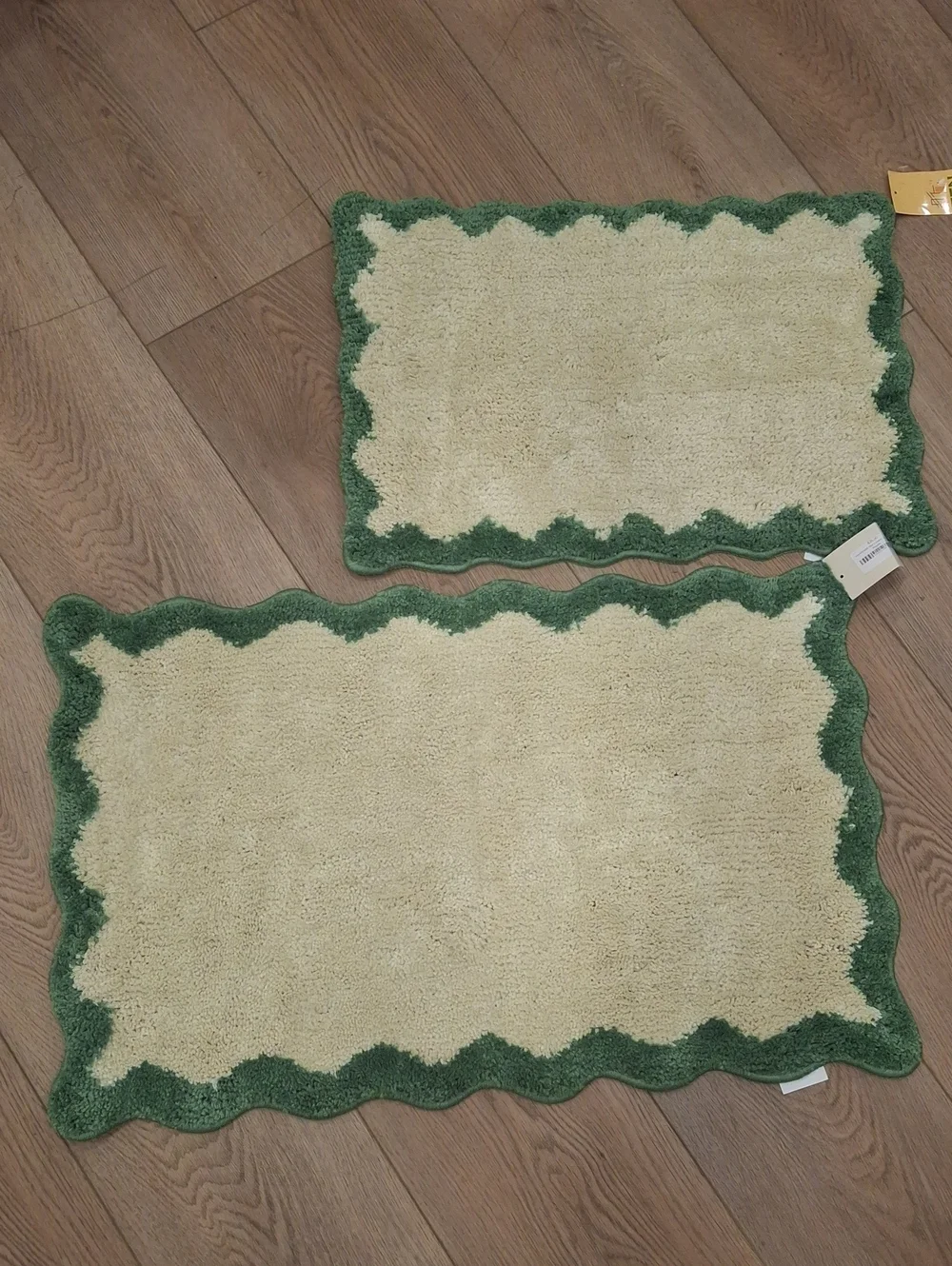 Cream and Green Scalloped Bath Mat Set by